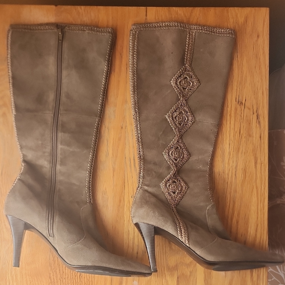 Carlos by Carlos Santana Tan Heeled Boots
